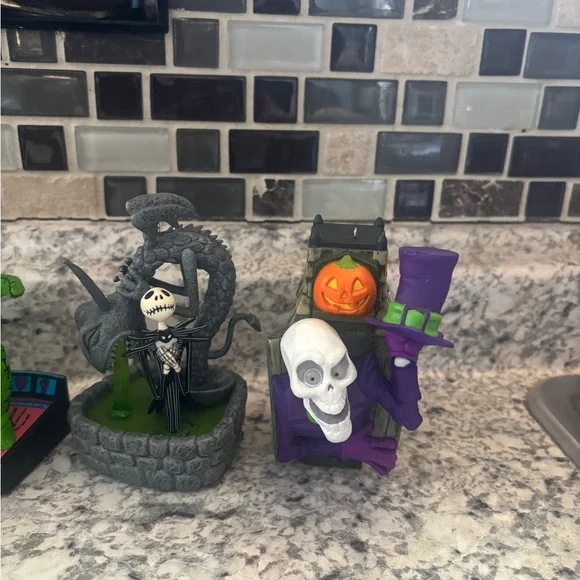 Lot of 30 Halloween ornaments. - Picture 11 of 16